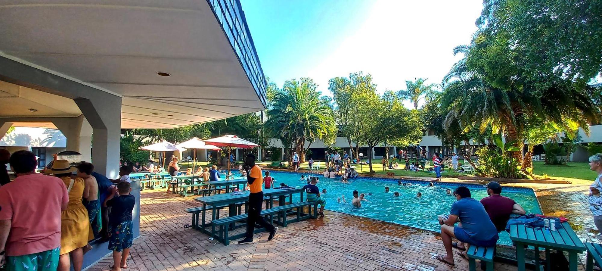 Sundown Country Estate Hotel Boshoek Bagian luar foto